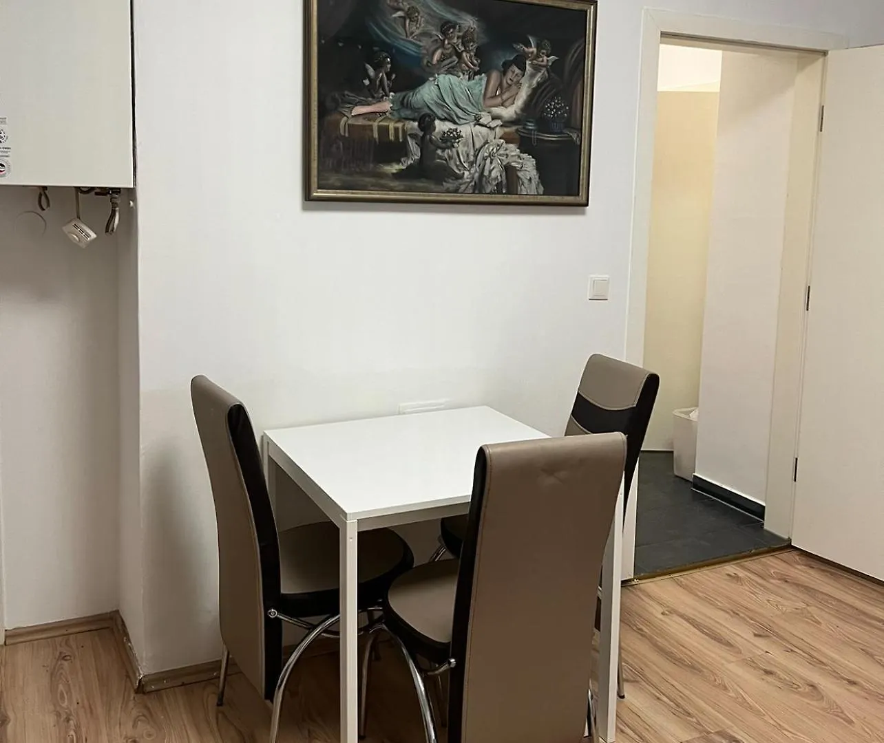 Appartamento 4A Simmeriner Hauptstrasse Vienna 0*,  Austria